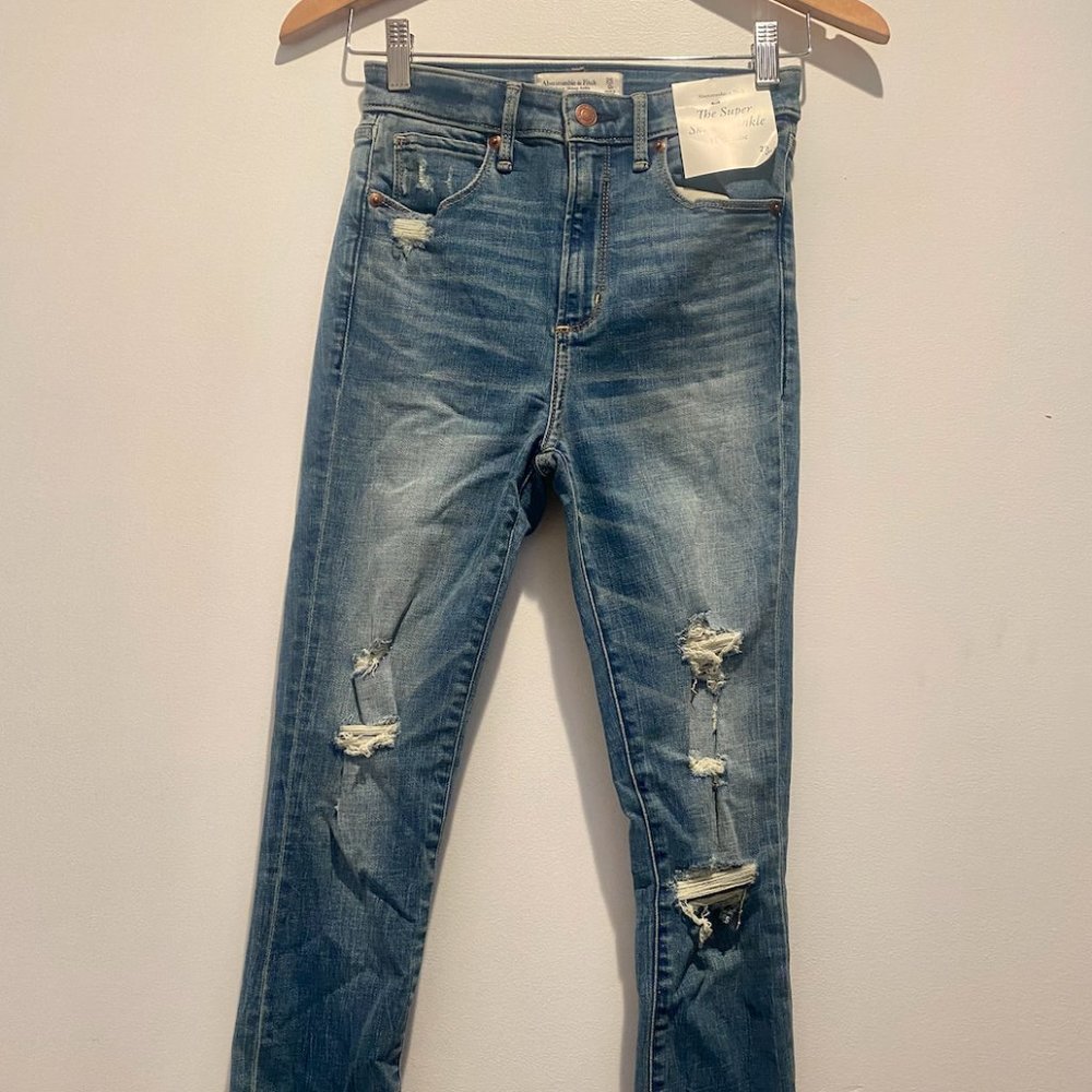 Abercrombie and Fitch The super skinny ankle jeans NEW with TAGS NWT